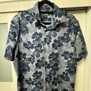 Express
Short sleeve button down
Men’s Xl
Original $58